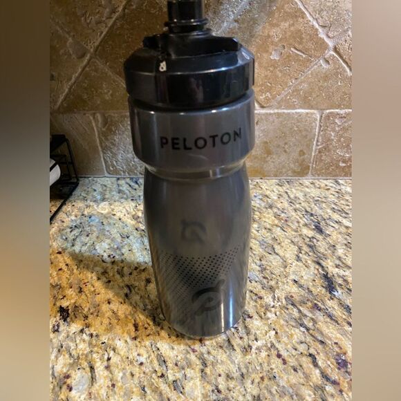 Peloton water bottle‎ - Picture 1 of 5
